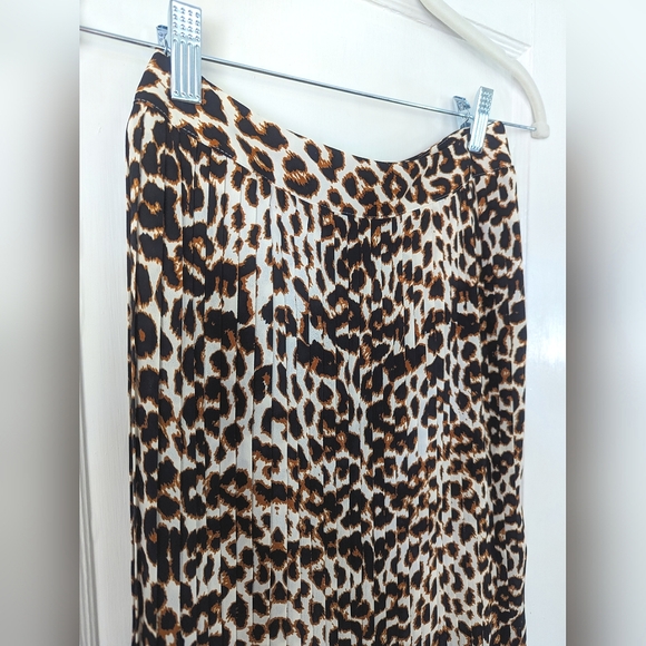EXPRESS Leopard Print Pleated Midi Skirt size 00 - Picture 2 of 3